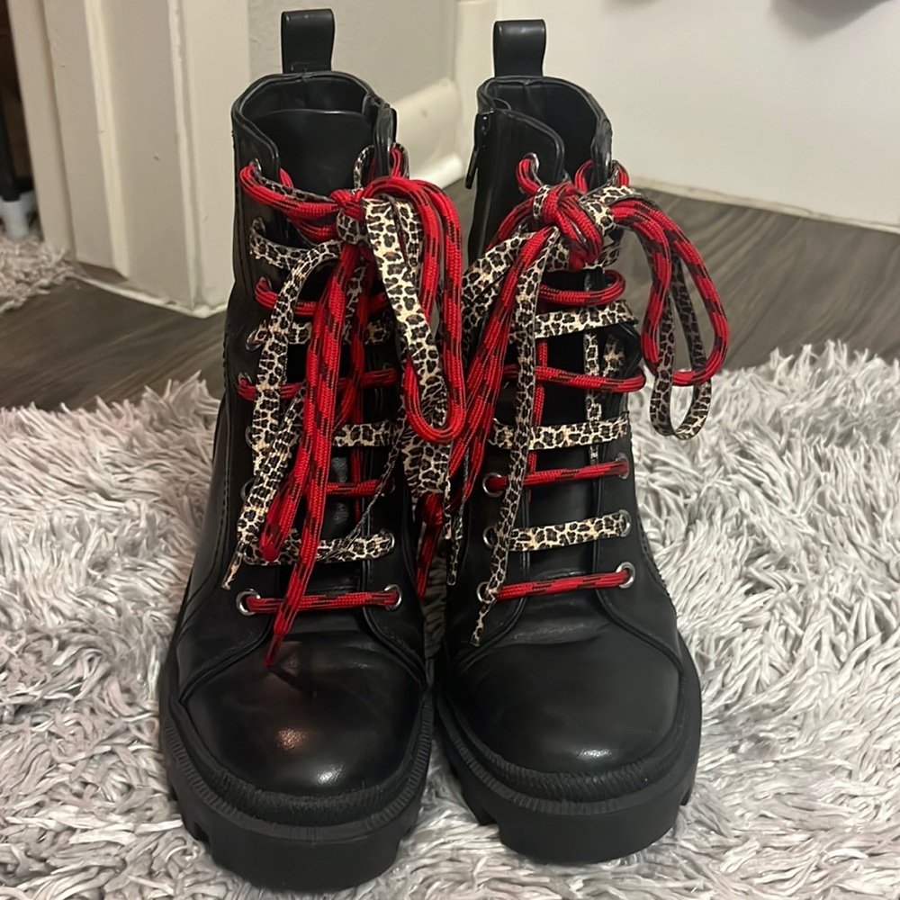 Gianni Bini like new lug combat boots